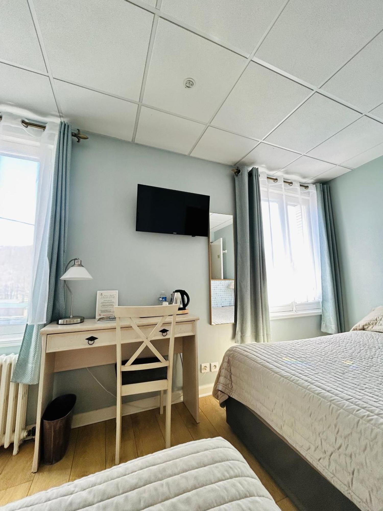 Logis Hotel L'Ayguelade Bielle Экстерьер фото