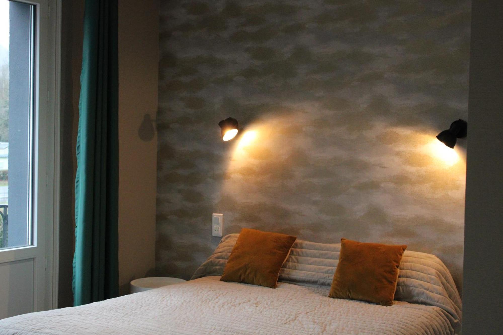 Logis Hotel L'Ayguelade Bielle Экстерьер фото