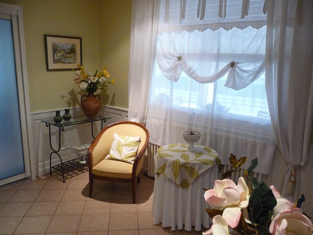 Logis Hotel L'Ayguelade Bielle Экстерьер фото