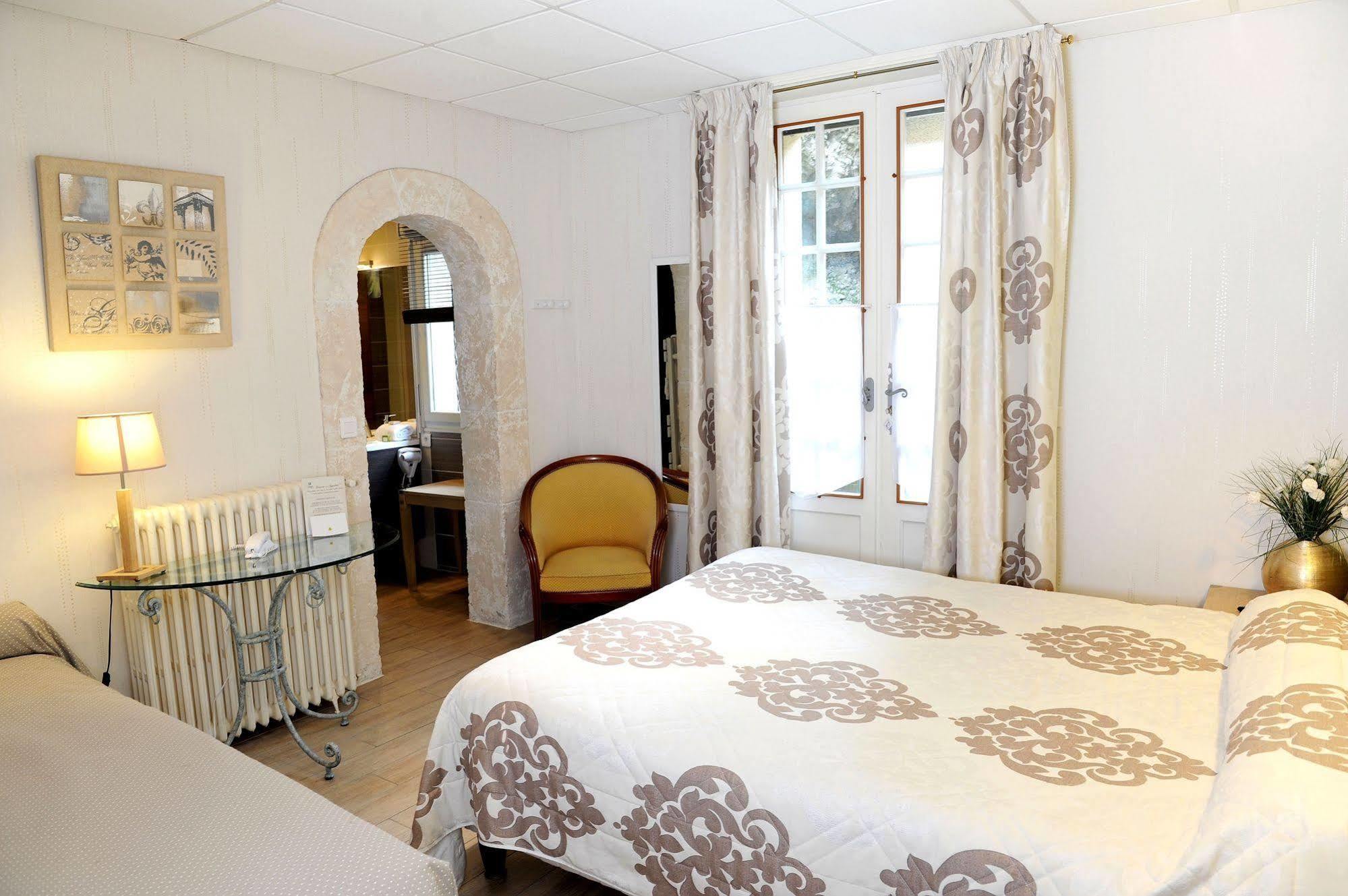 Logis Hotel L'Ayguelade Bielle Экстерьер фото