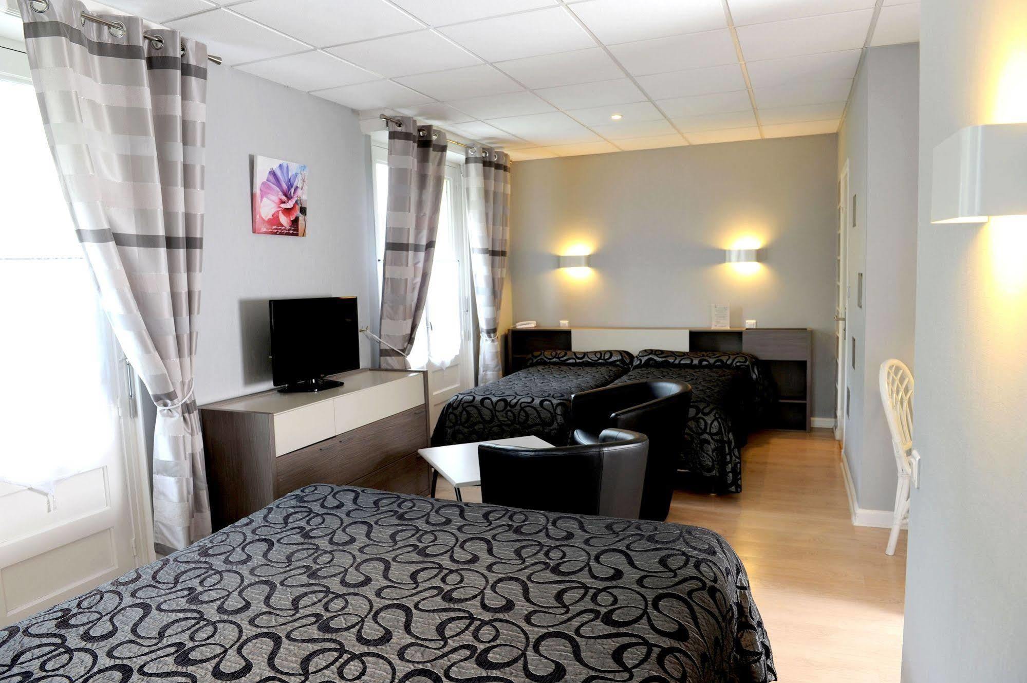Logis Hotel L'Ayguelade Bielle Экстерьер фото