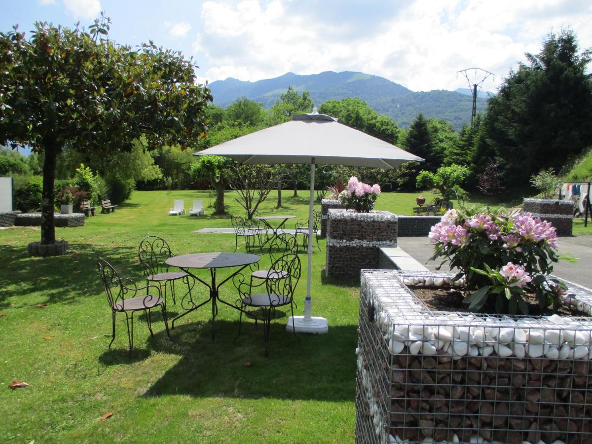 Logis Hotel L'Ayguelade Bielle Экстерьер фото
